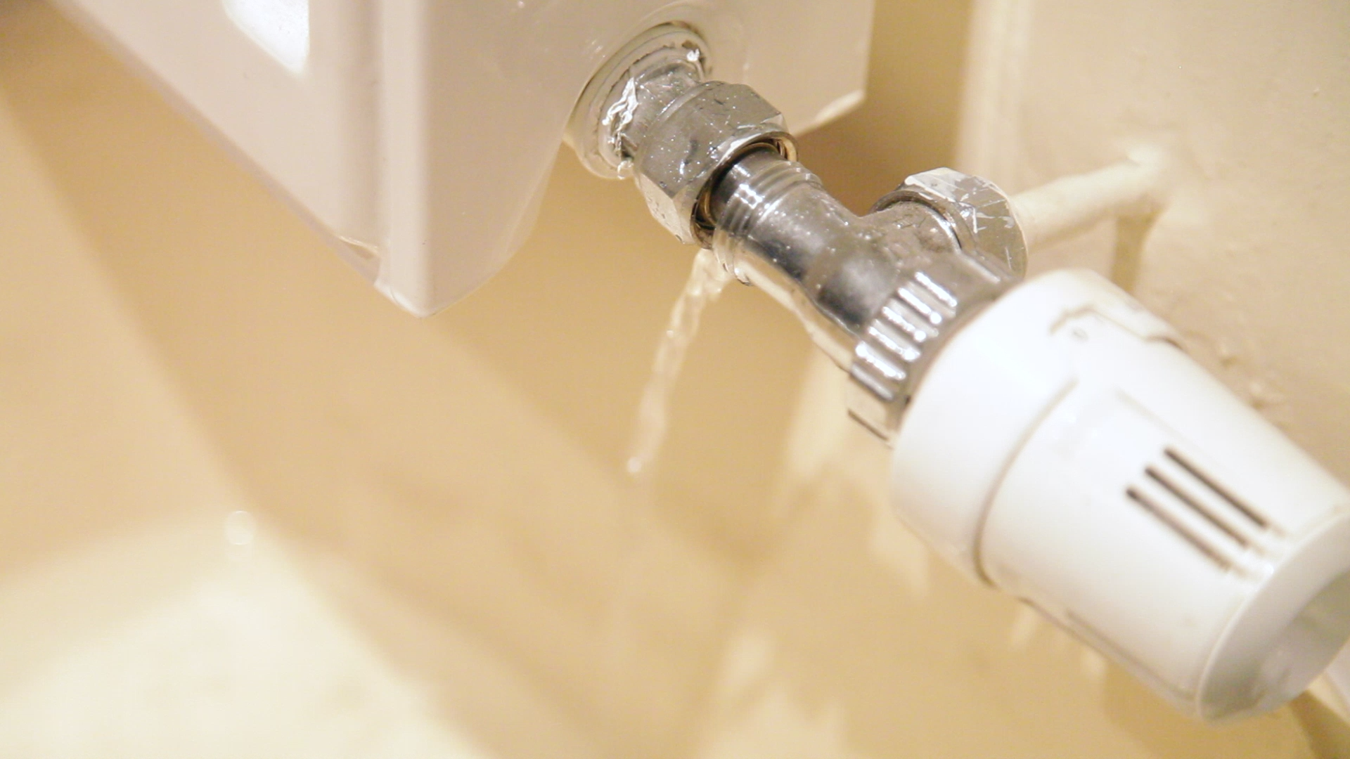 How To Change A Radiator Valve Without Draining The System