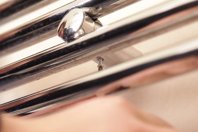 Remove HTR for Decorating_3_Remove bracket screw