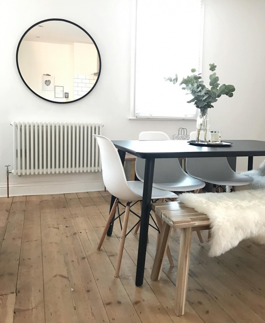 23498097_131687914203505_8794041359280373760_n Milano Windsor column radiator in a dining room.