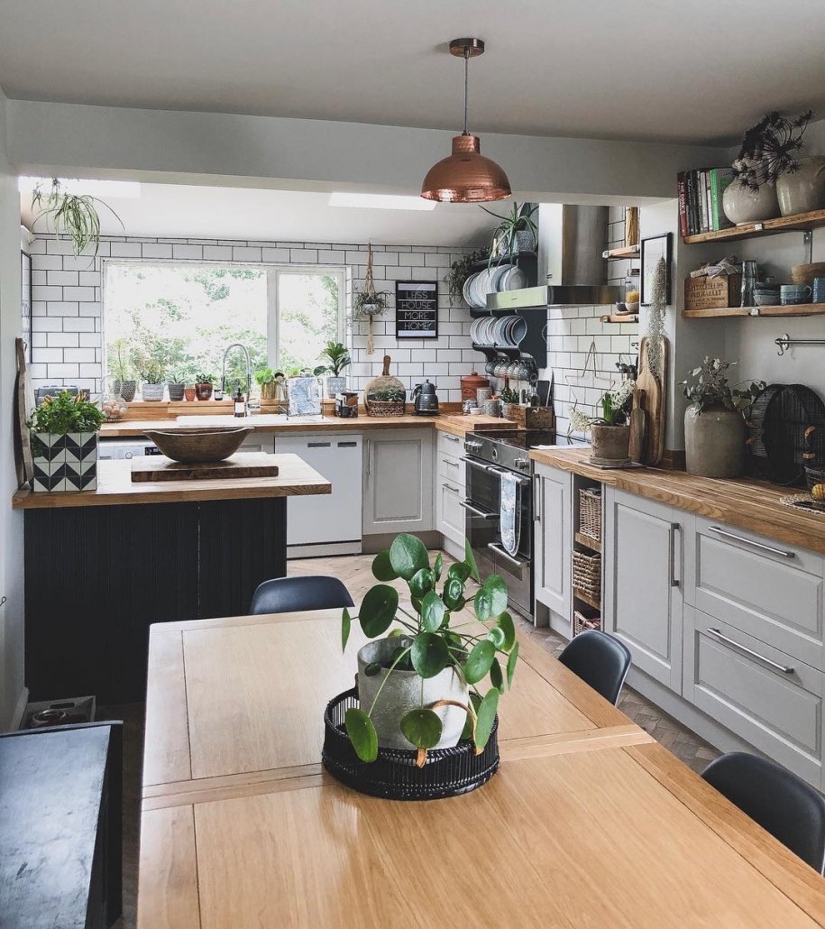 56331120_594034767778989_6718250643737776663_n A modern white kitchen.