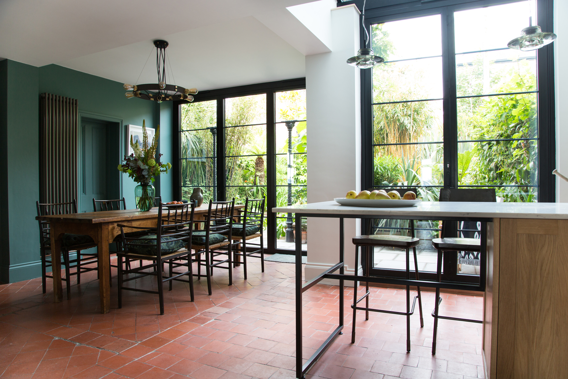 Webp.net-resizeimage (11) Milano Windsor vertical radiator in a dining room