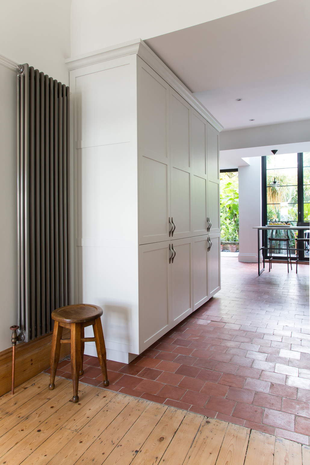 Webp.net-resizeimage (19) Milano Windsor vertical radiator in a kitchen
