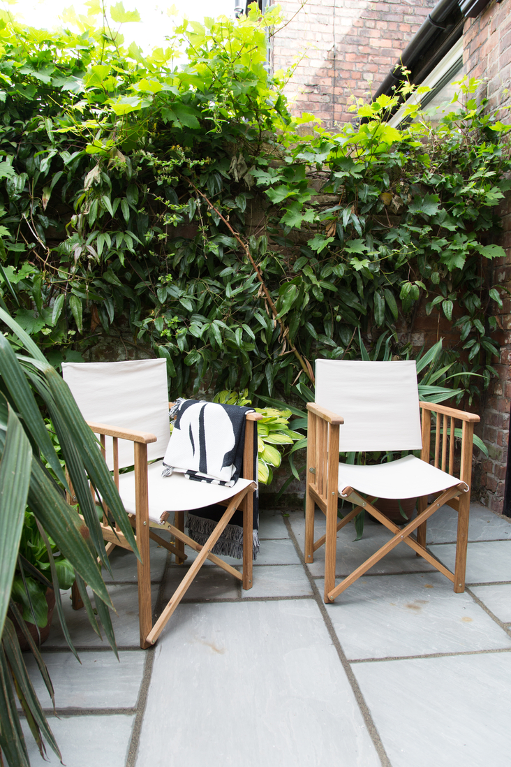 Webp.net-resizeimage (36) two chairs in a garden