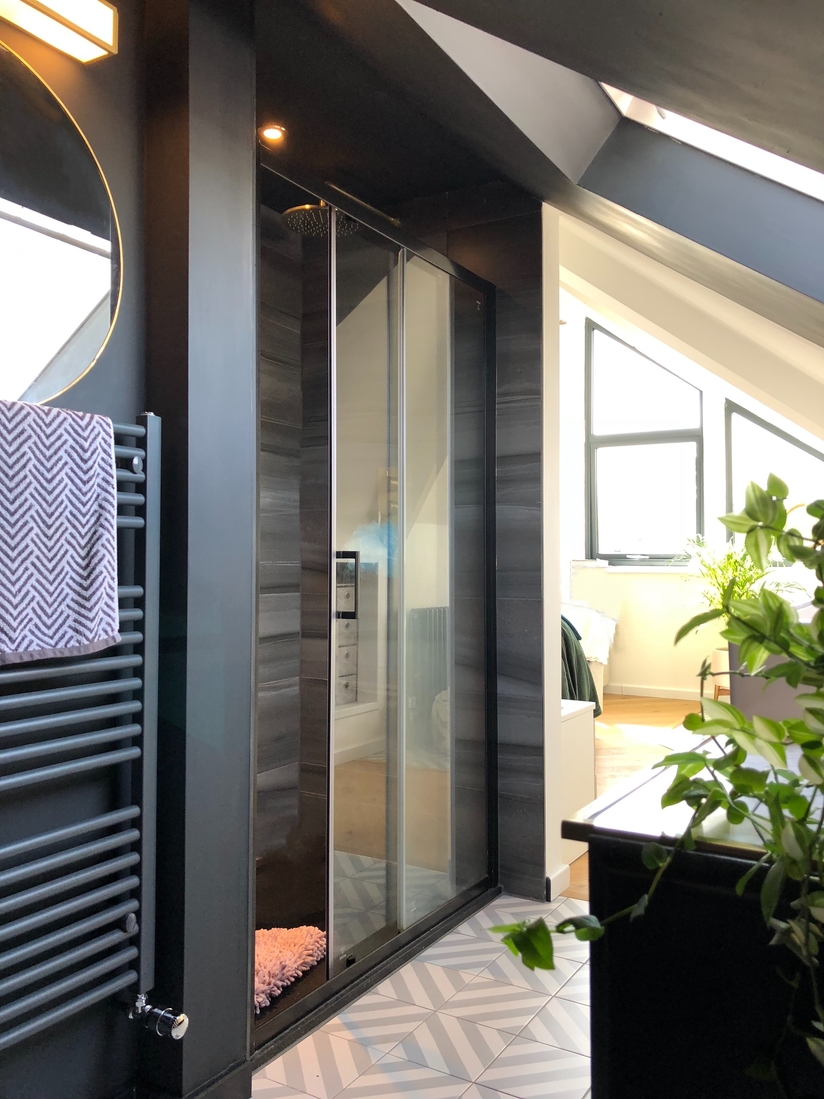 Webp.net-resizeimage (69) Milano anthracite heated towel rail.